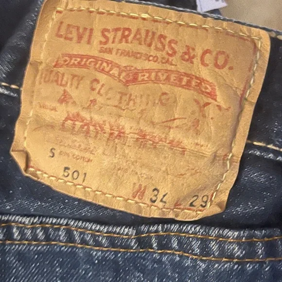 Levi's Classic 501 button-fly Blue Denim cut-off Jean Shorts Size 34 runs small - Picture 6 of 7